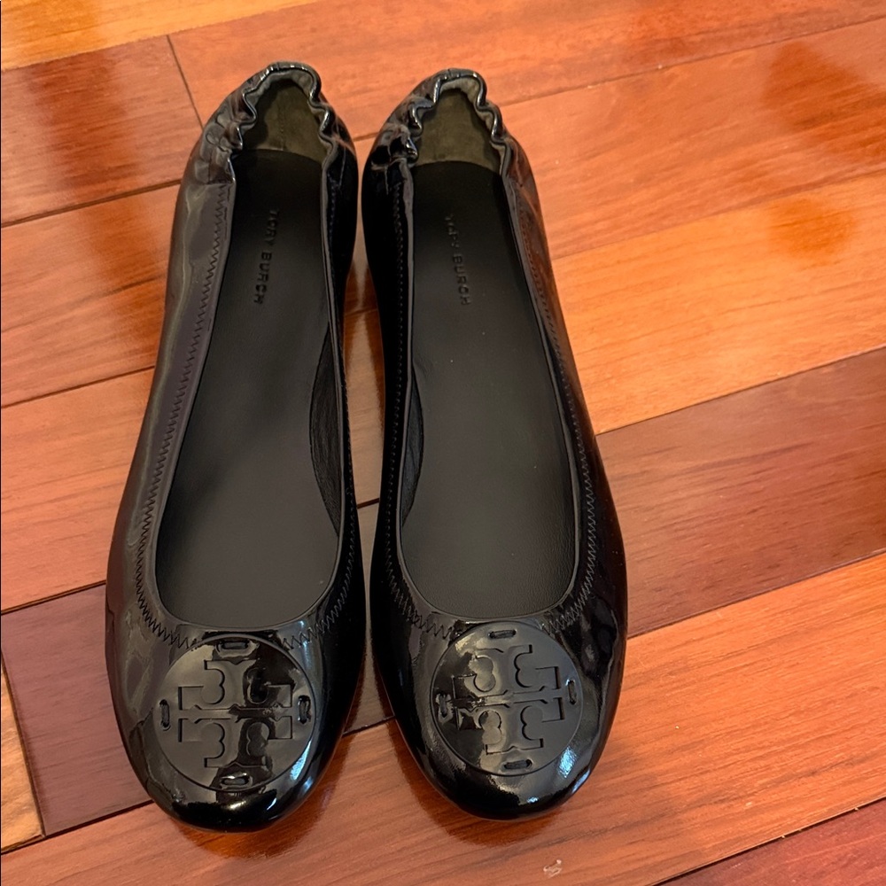 Tory Burch Black Patent Logo Round-Toe Ballet Flats